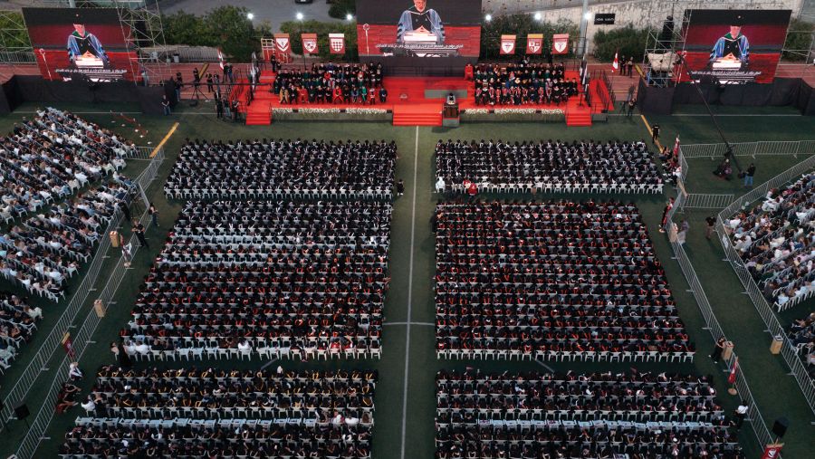 الجامعة الأميركية في بيروت تسلّم 1,470 خرّيجًا شهادات البكالوريوس في احتفال تخرّجها السابع والخمسين بعد المئة