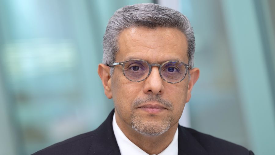 حصل البروفسور هلال الأشول، أستاذ علوم الأعصاب في طب الأعصاب في وايل كورنيل للطب - قطر، الجامعة الشريكة لمؤسسة قطر، على منحة بحثية عالمية بقيمة 9 ملايين دولار وتمتد لثلاث سنوات، مقدّمة من المبادرة العالمية "مواءمة العلوم في مجال مرض باركنسون" (ASAP) في شراكة مع مؤسسة مايكل ج. فوكس لبحوث مرض باركنسون (MJFF).    وسيتولى البروفسور الأشول مهمة الباحث الرئيس والمنسّق لمشروع البحث المموّل من المنحة، وسيقود فريقاً بحثياً دولياً يضمّ في عضويته ثلاثة باحثين مشاركين من جامعة ستانفورد هم: البروفسور ماريوس ورنيغ، والبرو
