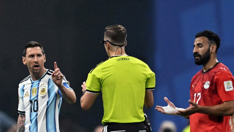 referee François Letexier