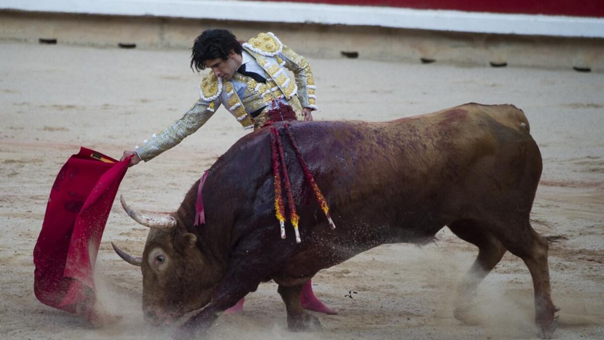 Spanish matador Alberto Lopez Simon performs a pass to a Puerto de San Lorenzo's fighting bull during the first bullfight of the San Fermin Festival in Pamplona, on July 7, 2019.  JAIME REINA / AFP