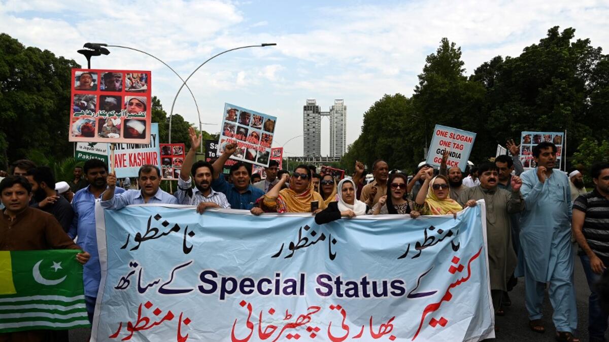 Pakistani Kashmiri people shout anti-Indian slogans during a demonstration in Islamabad on August 7, 2019. Pakistan's Prime Minister Imran Khan vowed to challenge at the UN security council India's decision to strip Kashmir of its special autonomy, a move he warned could provoke conflict in the region. AAMIR QURESHI / AFP