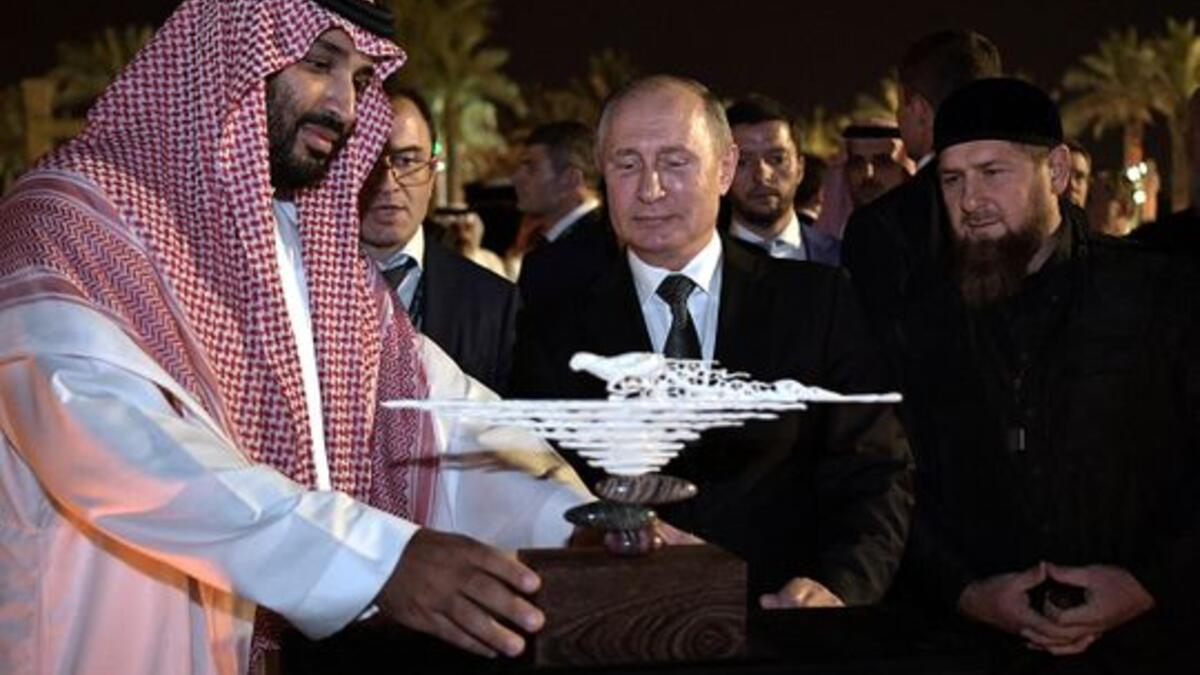 Russian President Vladimir Putin meets with Saudi Arabia's Crown Prince Mohammed bin Salman (Twitter)