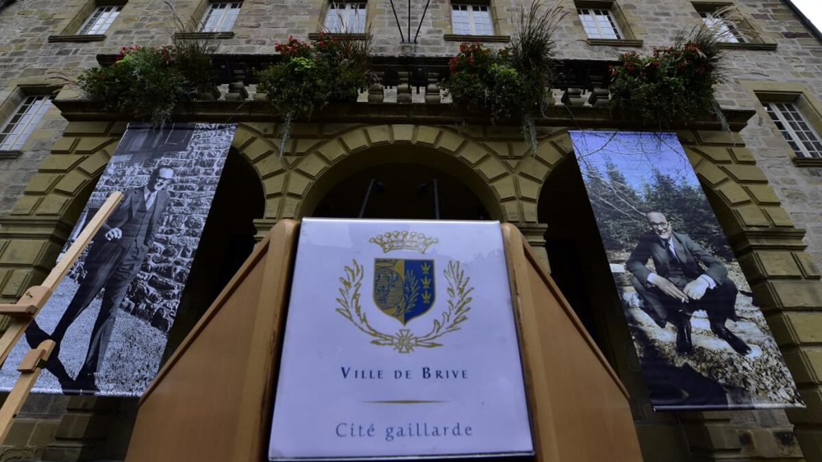 Pictures of late French president Jacques Chirac are displayed outside Brive-la-Gaillarde city hall, on September, 30 2019, during a memorial ceremony as part of a national day of mourning. GEORGES GOBET / AFP