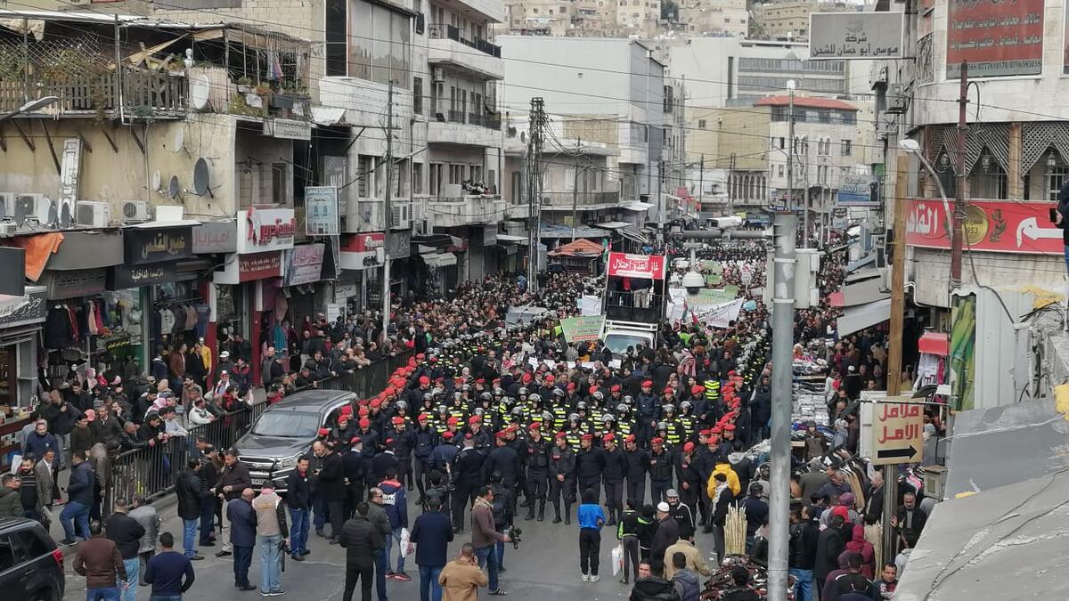 Hundreds of Jordanians demonstrated in downtown Amman on Friday, calling on the government to cancel an agreement with Israel. Twitter