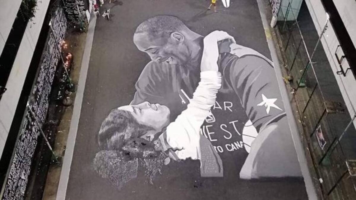 A mural of Kobe Bryant and GiGi was painted on a basketball court in the Philippines(Twitter)
