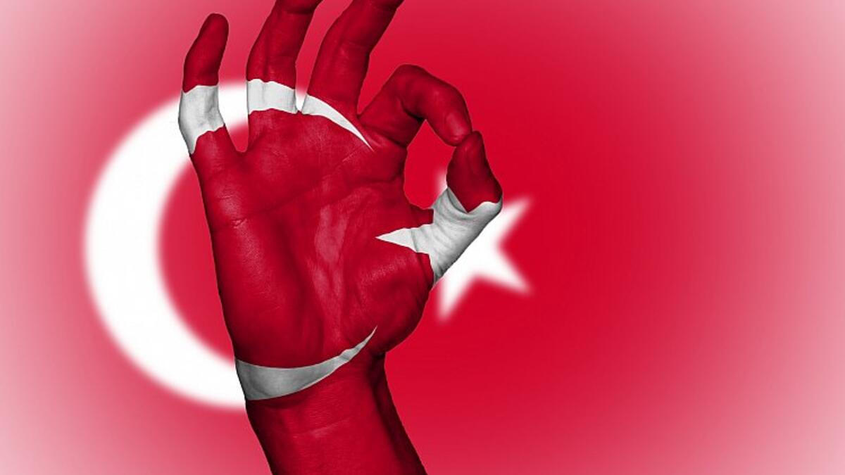 في تركيا لا تشر إلى أي شخص بإشارة "OK"، بضم الإبهام على السبابة ورفع بقية أصابع اليدِ لأعلى، لأنها تعتبر إشارة بذيئة.