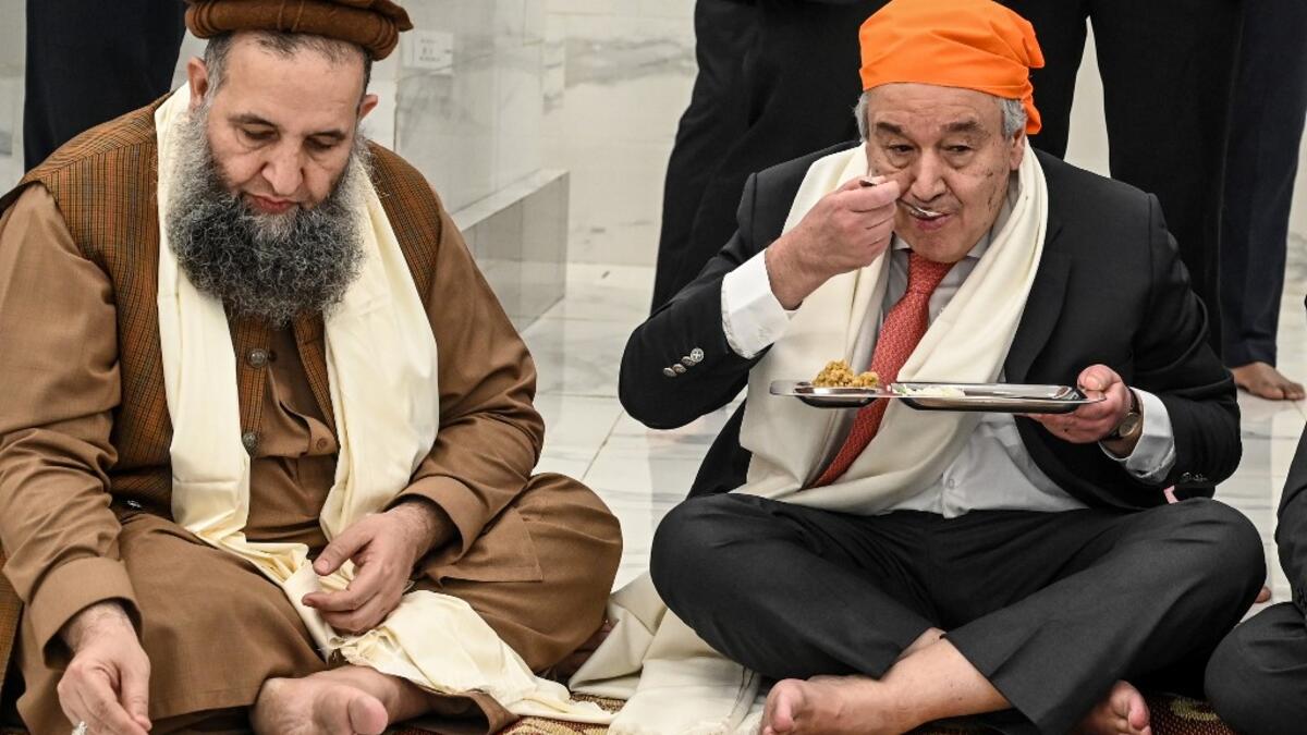 United Nations Secretary-General Antonio Guterres (R) eats food along with Pakistan's Religious Affairs Minister Noor-ul-Haq Qadri (L) during his visit of the Sikh Shrine of Baba Guru Nanak Dev at Gurdwara Darbar Sahib in Kartarpur near the Pakistan-India border, on February 18, 2020. Aamir QURESHI / AFP