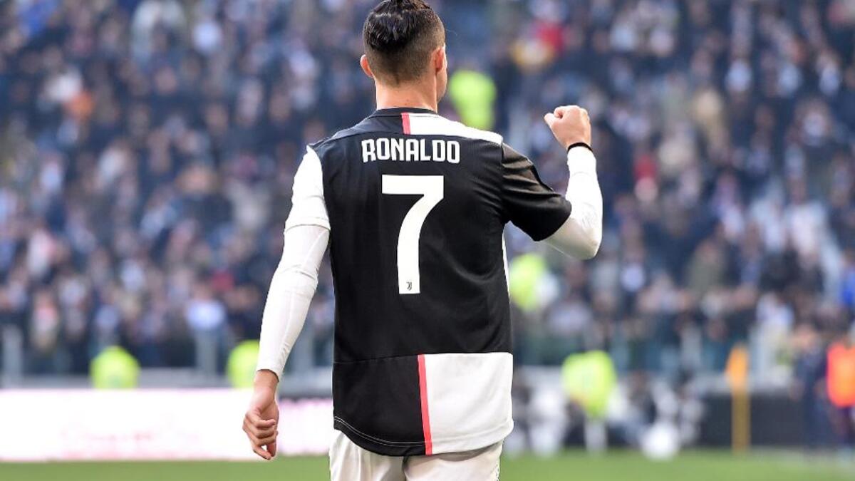 البرتغالي كريستيانو رونالدو (36 ثلاثية)