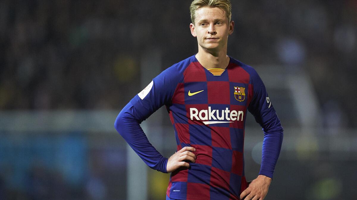 لاعب برشلونة فرينكي دي يونغ (22 عاماً) وقيمته 90 مليون يورو