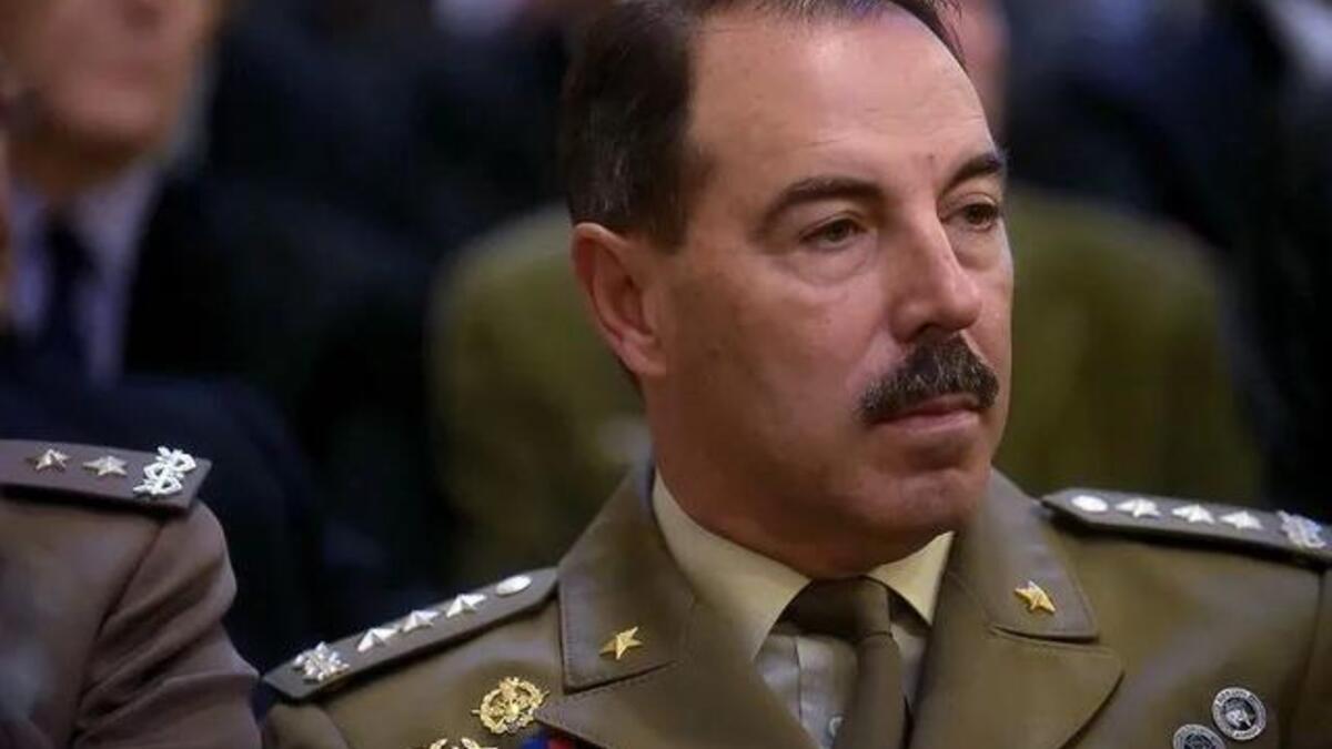 قائد جيش: رئيس الأركان الإيطالي الجنرال "سالفاتوري فارينا".
