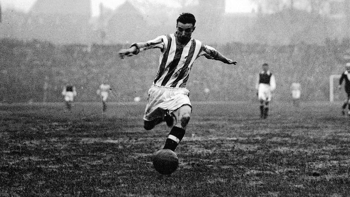 ستانلي ماثيوز (1932-1965) بعمر 50 عاماً