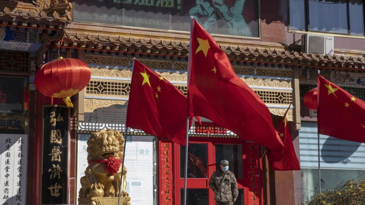 كيشور محبوباني من الجامعة الوطنية السنغافورية: يعتقد بأن أزمة "كورونا" قد عجل وأسرع في التحول (الذي بدا بالفعل) من التمحور حول العولمة الأمريكية الى التمحور حول العولمة الصينية.