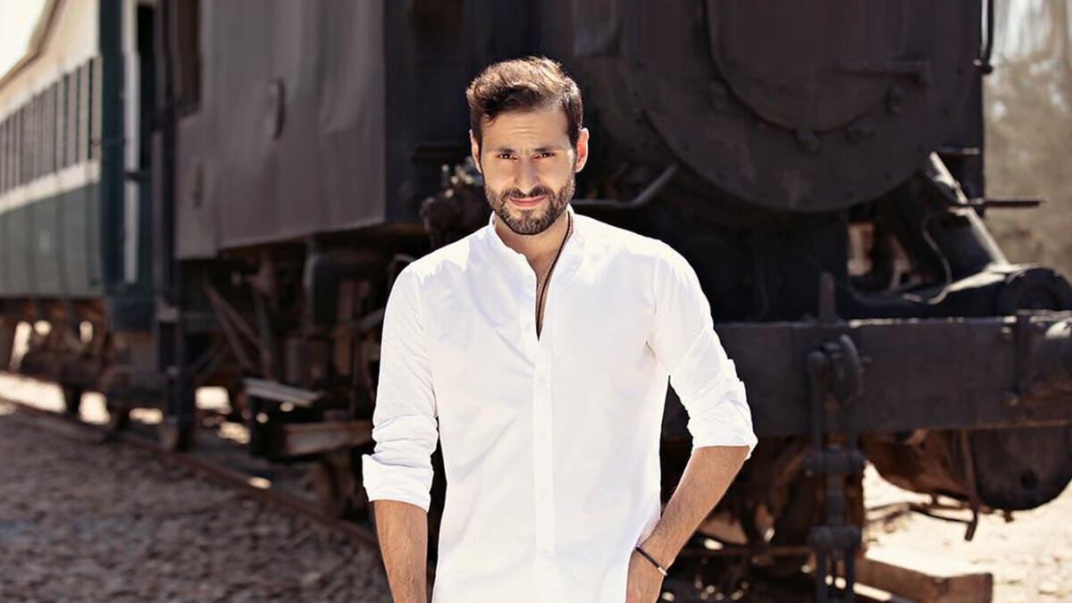 الفنان الكويتي علي كاكولي يمضي وقته في العاصمة اللبنانية بيروت بعد أن علق هناك خلال تصويره مسلسله الجديد "دفعة بيروت".