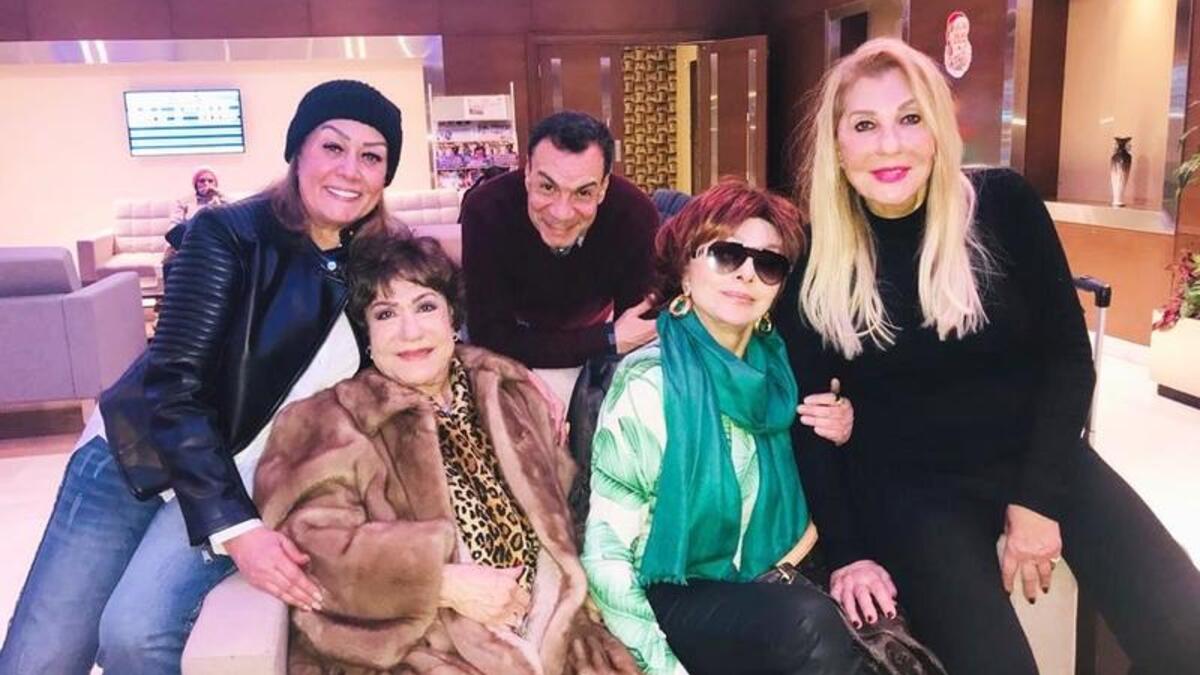 نادية الجندي ونبيلة عبيد وهالة فاخر وسميحة أيوب عالقات في بيروت بعد أن كن يصورن مسلسل "نساء من دهب" هناك.