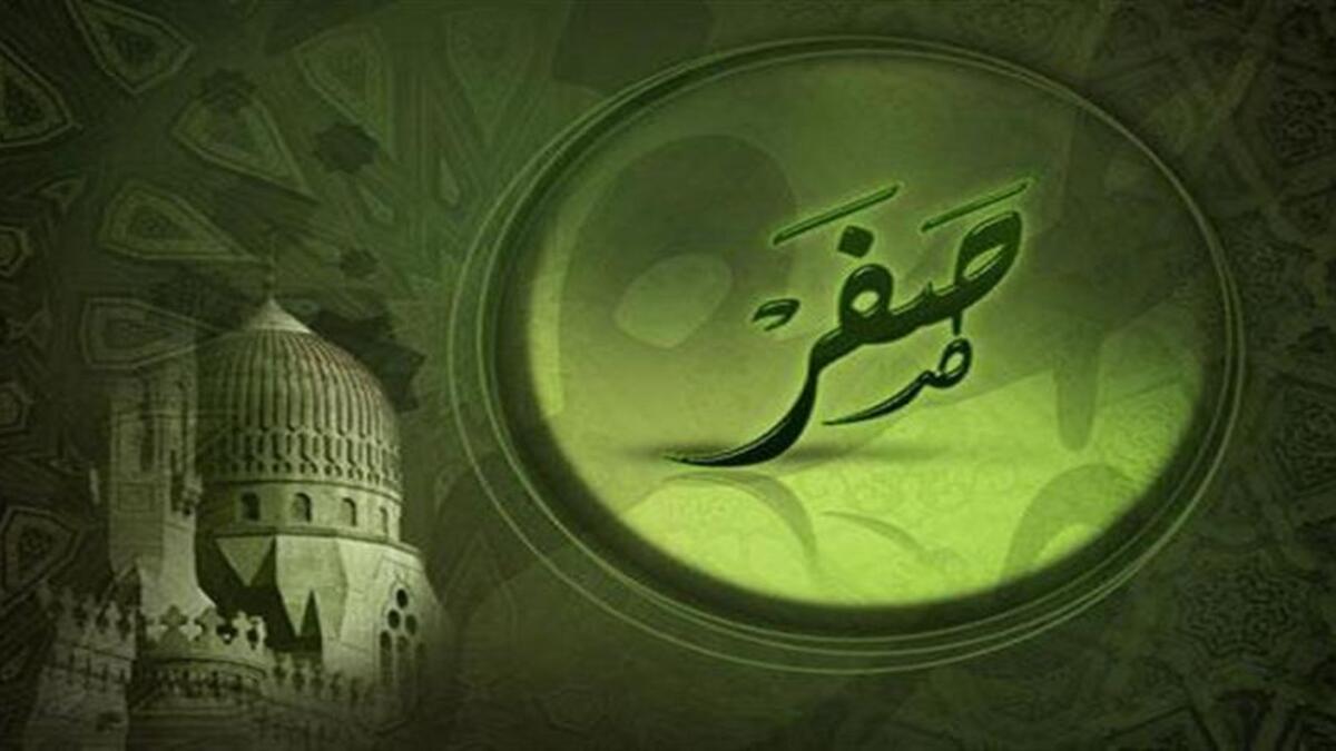 صفر: كان يسمى (ناجِر) لأن مكة كانت تصفرّ من أهلها إذا سافروا فيه أو خرجوا لقتال وتركوا بيوتهم، ويقال إنه سمي كذلك لأنهم إذا خرجوا للقتال فيه تركوا أعداءهم “صفر المتاع”، أي خالين من كل شيء، وسمَّته العرب العاربة “ناجر” أي شهر الحرب، بعد شهر المحرم.