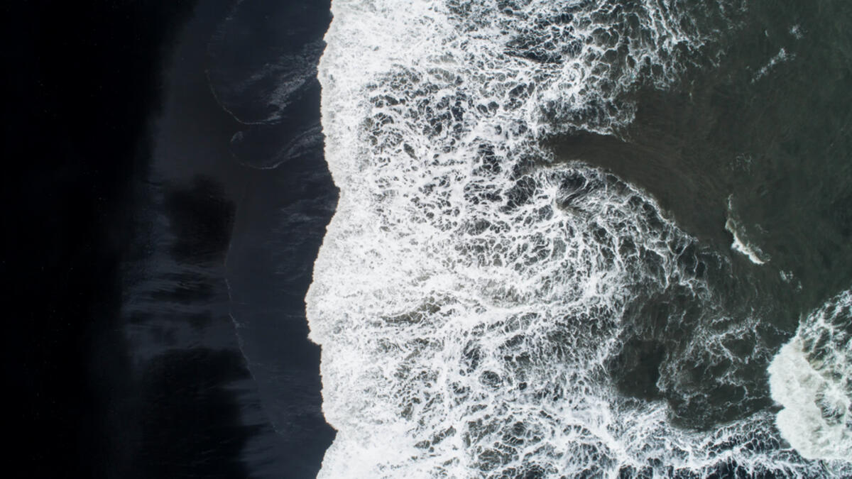 The black sand beach in Iceland. Sea aerial view and top view. Amazing nature, beautiful backgrounds and colors (Shutterstock)