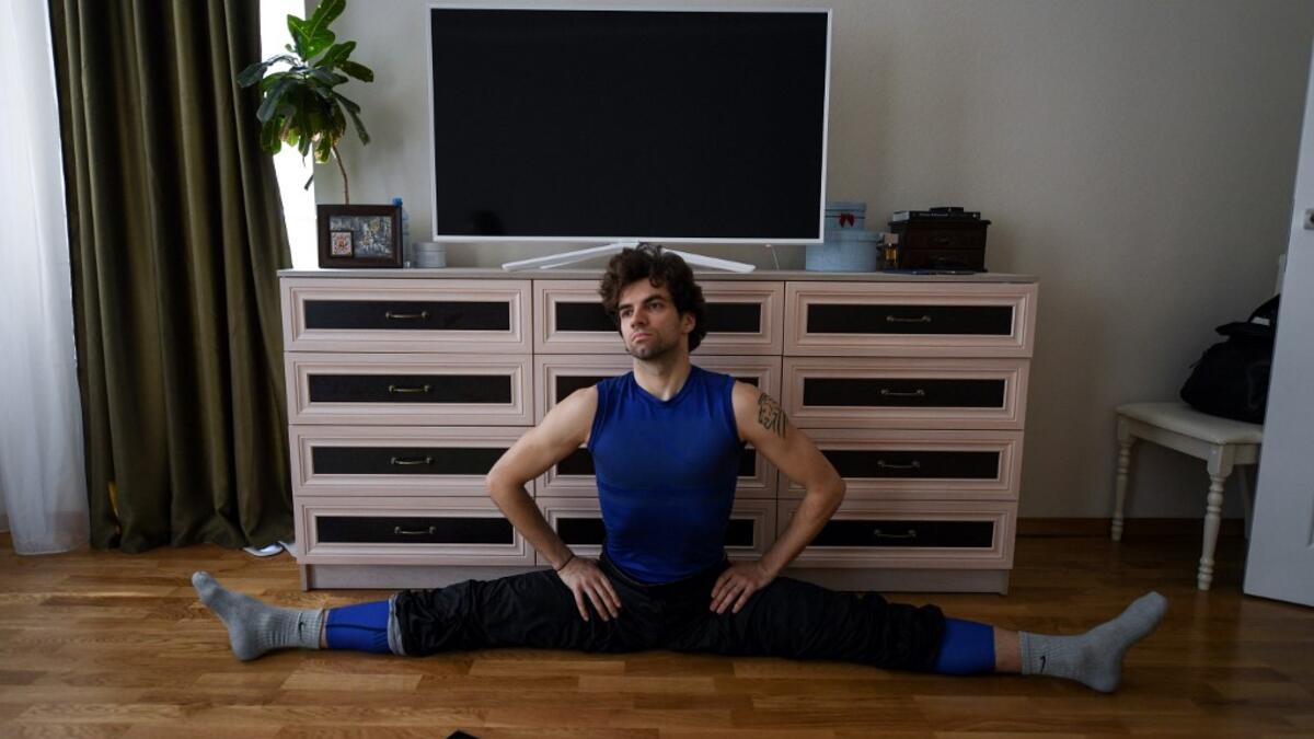 Bolshoi theatre leading soloist Igor Tsvirko takes part in a training session in his apartment in Moscow on April 29, 2020 during a strict lockdown in Russia to stop the spread of the COVID-19 infection caused by the novel coronavirus. Kirill KUDRYAVTSEV / AFP