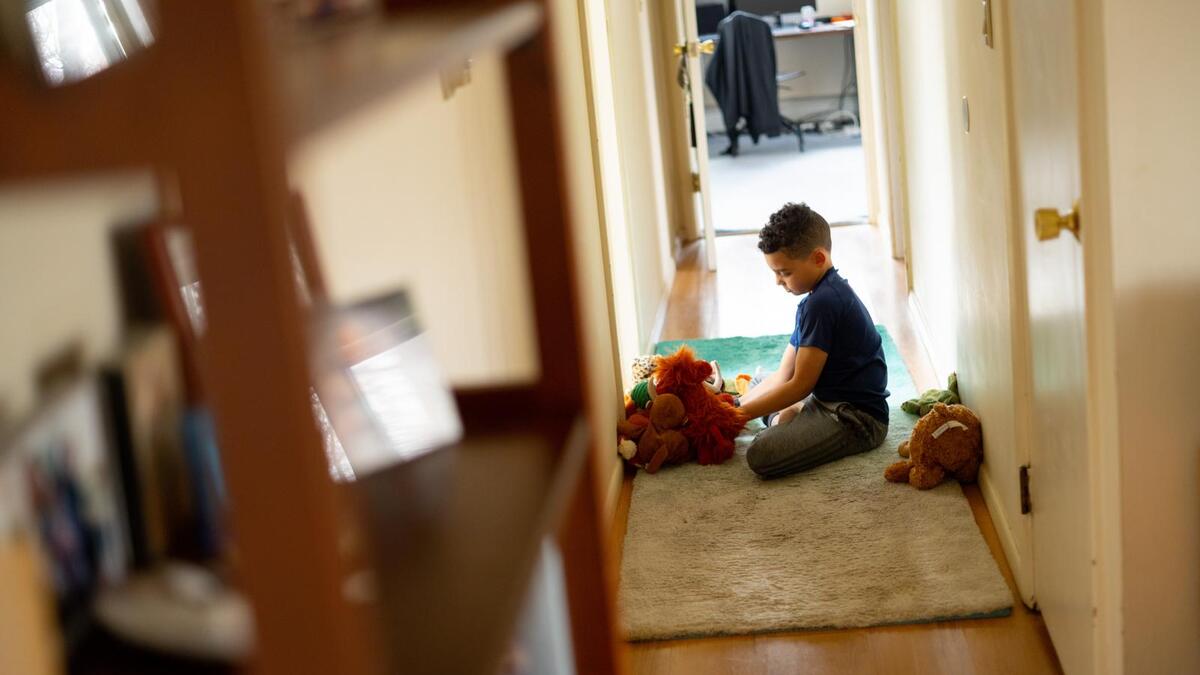 Morona: شخص يتصرف بشكل عاطفي أثناء الوباء.