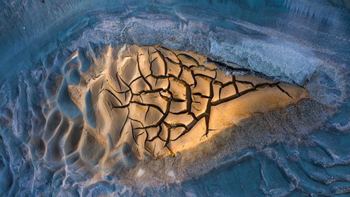 فن الطبيعة: (كسر الثلج) للمصّور الإسباني "خوان خيسوس غونزاليس أهومادا"، والتي التقطها في ريو تينتو بإسبانيا.