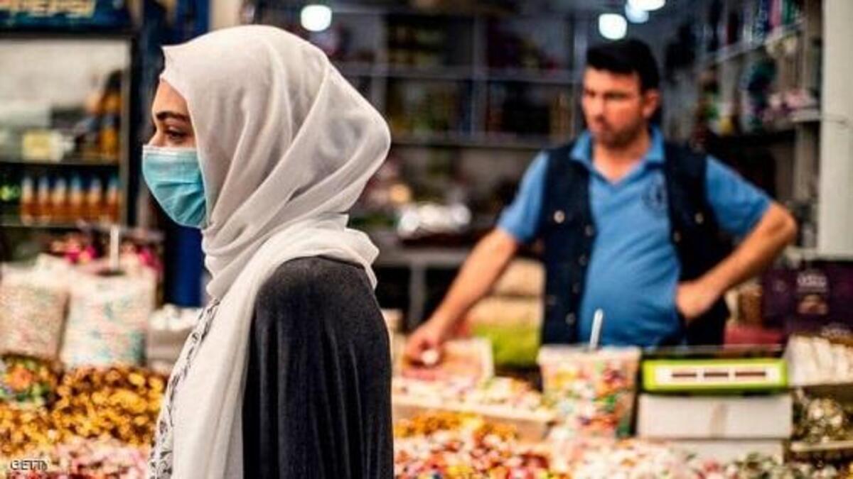 مصر: تقرر فرض حظر التجول خلال أسبوع العيد (من الأحد وحتى الجمعة المقبلين) بدءا من الخامسة مساء، وغلق المحال التجارية والترفيهية والشواطئ، مع إيقاف كافة وسائل النقل الجماعي وحافلات الرحلات.