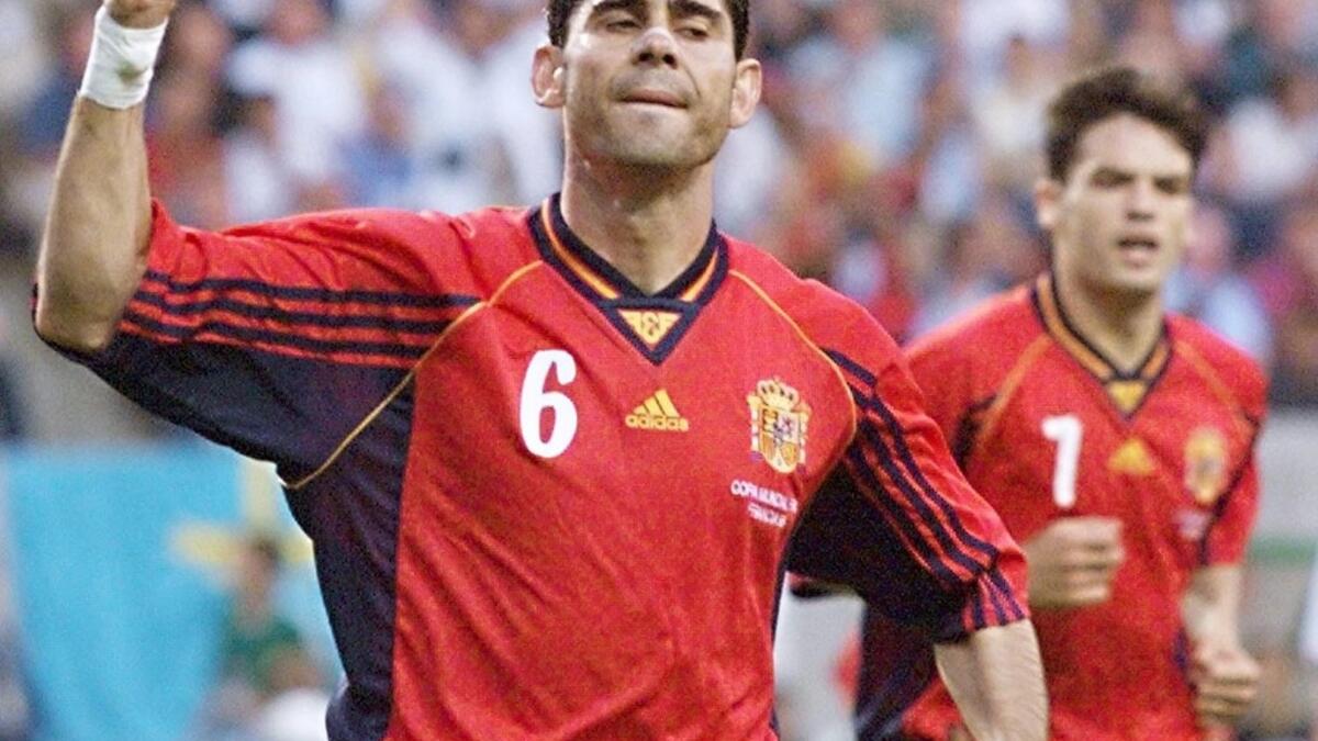 الإسباني فيرناندو هييرو (163 هدفاً)