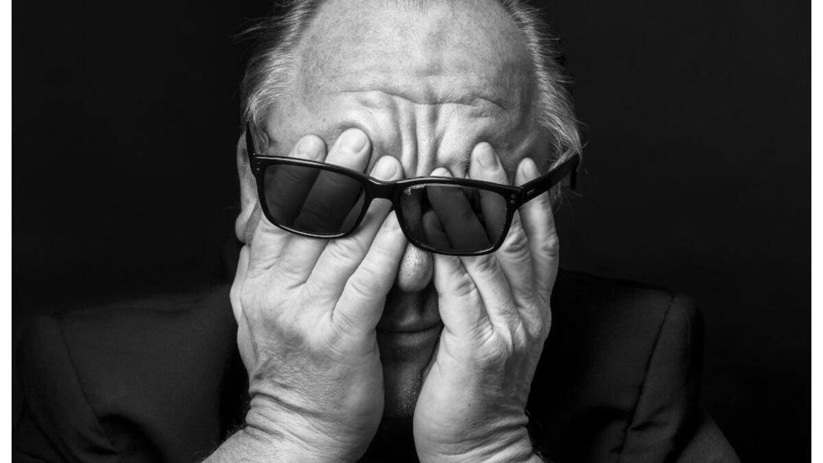 الجائزة المفتوحة لمصور العام 2020: للمصوّر "توم أولدهام" / بعنوان: Black Francis. وقد طلب من تشارلز (المعروف أيضًا باسم فرانسيس الأسود) أن يُظهر للمصور مستوى الإحباط الذي يمكن أن يسببه التقاط الصور فقدم هذه البادرة المثالية للسخط.