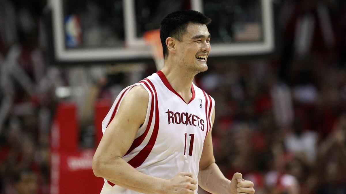 الصيني ياو مينغ بطول 229 سم