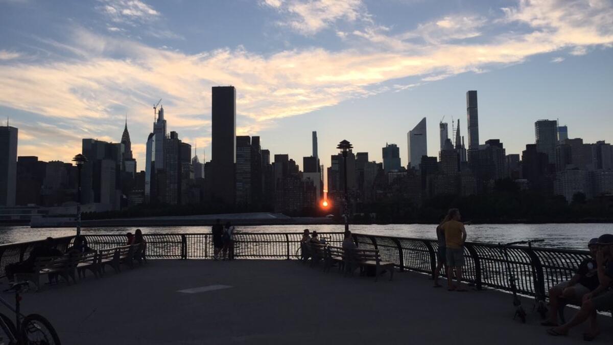 Manhattanhenge from Anable Basin Bar (Twitter)