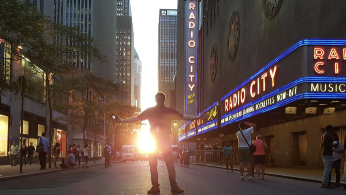 Manhattanhenge: The Solstice Of New York (Twitter)