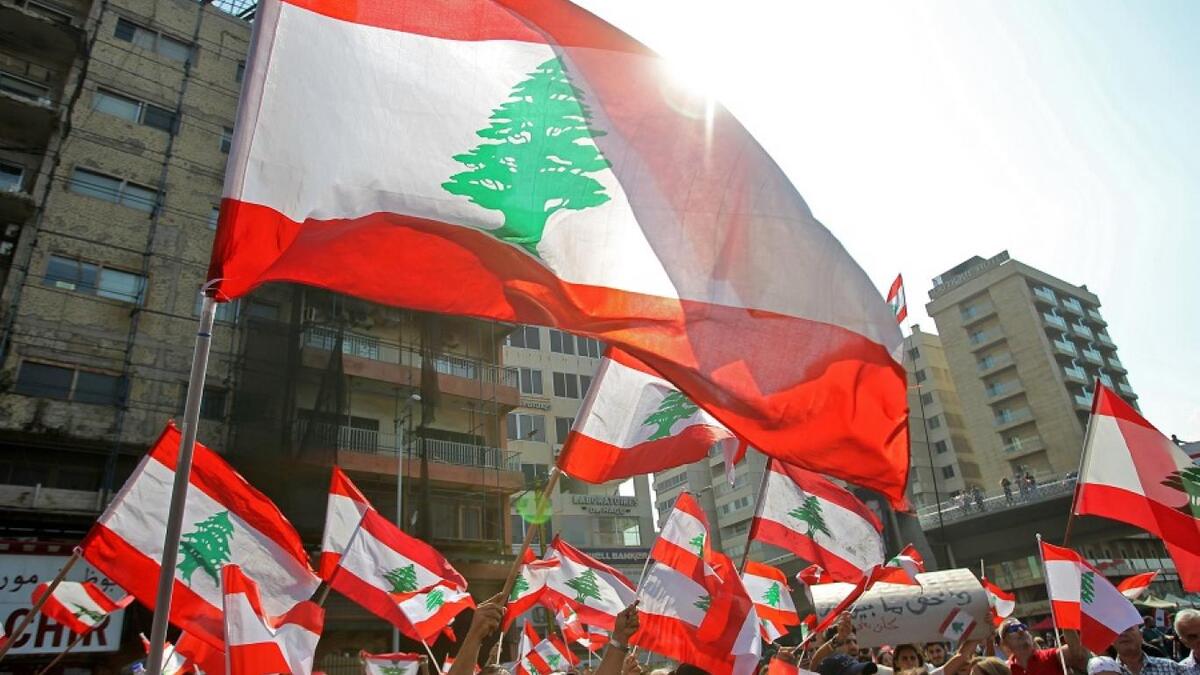 بداية 2020: بعد وصول محادثات استمرت شهرين لتشكيل حكومة ائتلافية جديدة بقيادة سعد الحريري إلى طريق مسدود، دعم حزب الله وحلفاؤه حسان دياب، وهو وزير سابق للتعليم، لتولي منصب رئيس الوزراء.