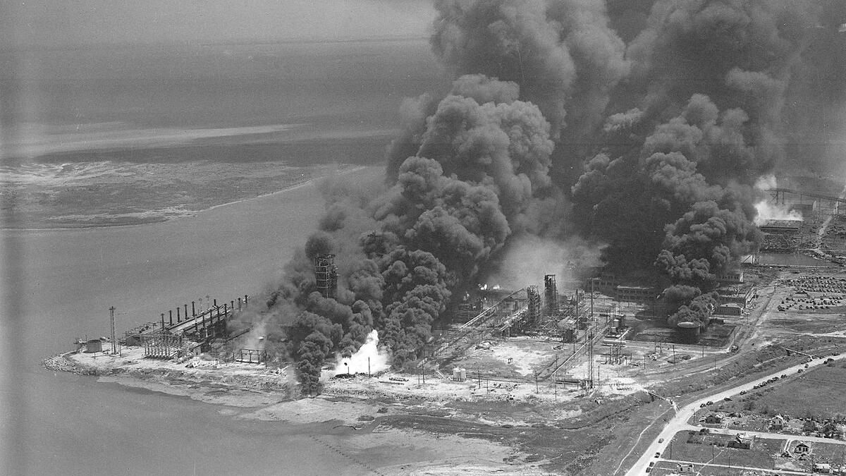 1947 في فرنسا: انفجرت في ميناء مدينة بريست الفرنسية سفينة الشحن النرويجية "أوشن ليبرتي" التي كانت محملة بنترات الأمونيوم وتسبب في سقوط 21 قتيل وأكثر من مئة جريح.