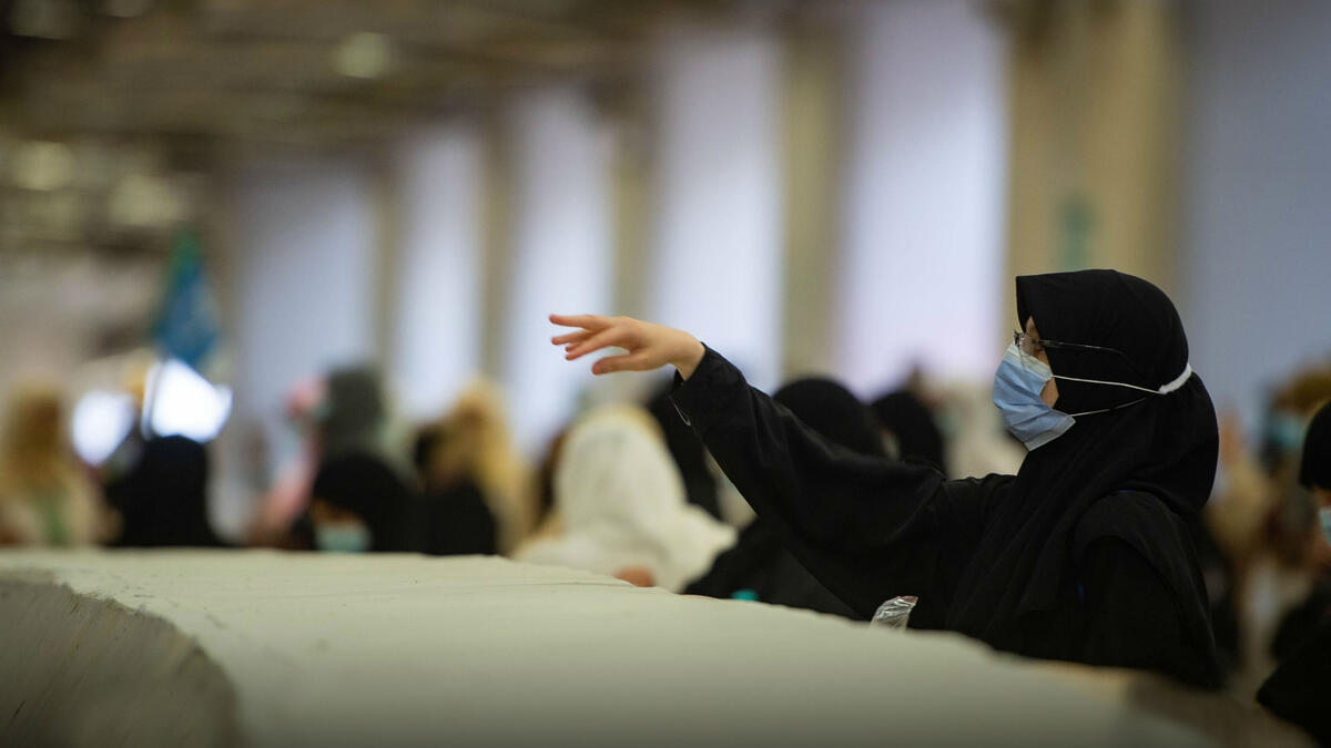 توفير كمامات ومواد تعقيم كافية لجميع الحجاج والعاملين على مسار رحلة رمي الجمرات.