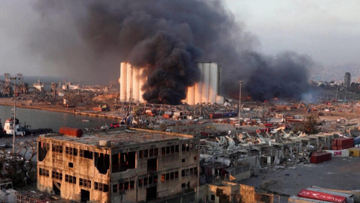 2020 لبنان: انفجار ناجم عن 2.750 طن من نترات الأمونيوم مخزنة بشكل غير آمن في المرفأ والعشرات ما زالوا في عدادا المفقودين و300 ألف بلا مأوى.