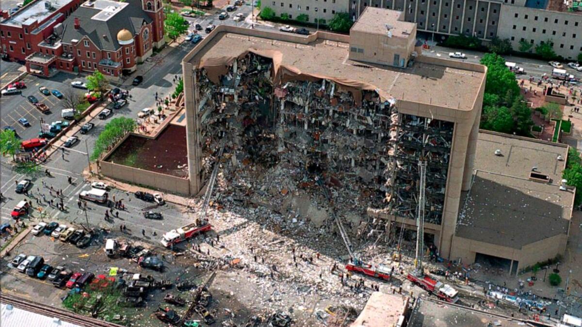 1995 في أمريكا: قام "تيموثي مكفاي" بتفجير سيارة محملة بهذه المادة الفتاكة أمام مبنى "ألفريد ب.موراه" الفدرالي بمدينة أوكلاهوما، وأسفر عن مقتل 168 شخصًا.