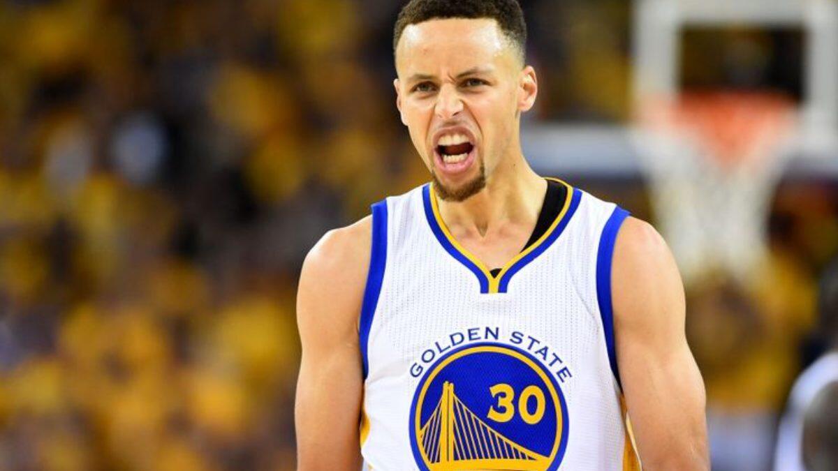 الأميركي ستيفن كيري (كرة سلة): 74.4 مليون دولار