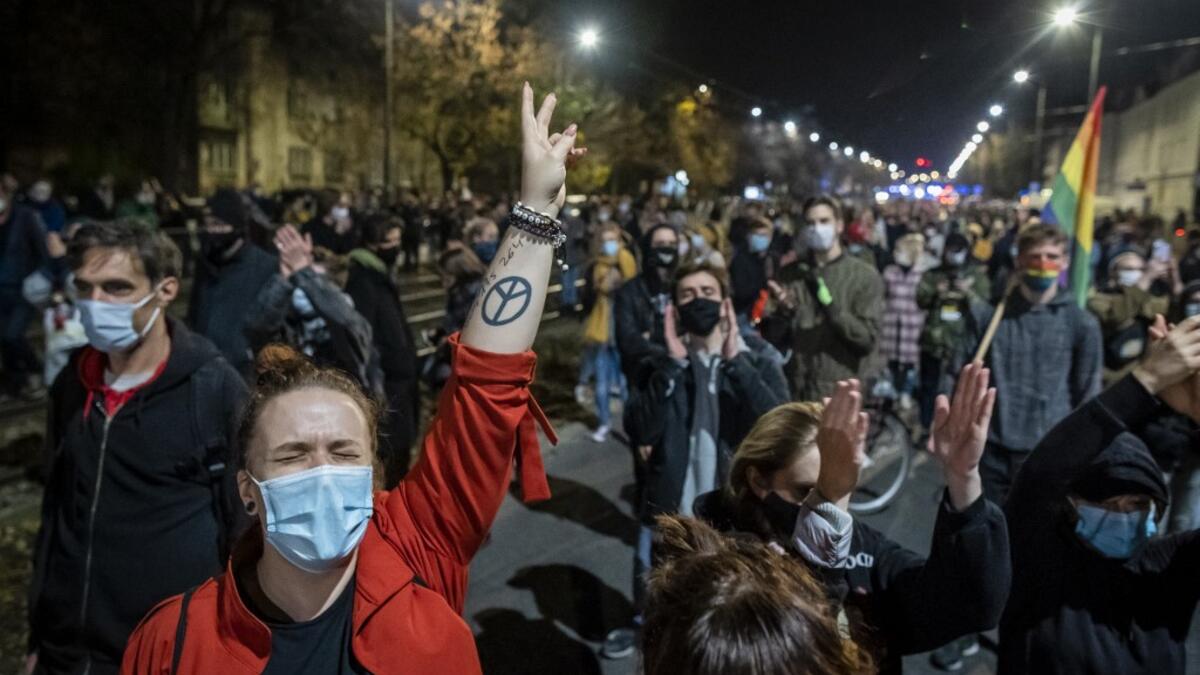 Protestors shout slogans as they are blocked by riot police guarding the house of Jaroslaw Kaczynski, leader of Poland's ruling Law and Justice party (PIS) during a demonstration against a decision by the Constitutional Court on abortion law restriction,in Warsaw on October 23, 2020. Wojtek RADWANSKI / AFP