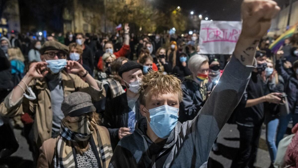 Protestors shout slogans as they are blocked by riot police guarding the house of Jaroslaw Kaczynski, leader of Poland's ruling Law and Justice party (PIS) during a demonstration against a decision by the Constitutional Court on abortion law restriction,in Warsaw on October 23, 2020. Wojtek RADWANSKI / AFP
