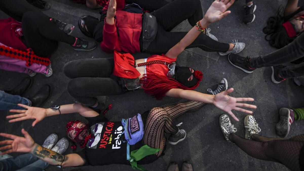 Demonstrators supporting the reform of the Chilean constitution gather waiting the referendum results at Plaza Italia square in Santiago on October 25, 2020. A year to the day after more than one million people thronged downtown Santiago in the biggest Chile's social uprising, Chileans vote Sunday on whether to change the country's dictatorship-era constitution seen as underpinning the nation's glaring inequalities. MARTIN BERNETTI / AFP