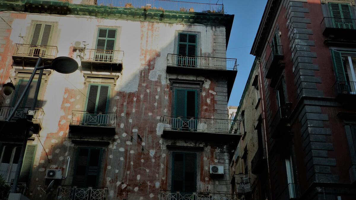 Street view of the old town in Naples city, Italy/Photo by Ewelina