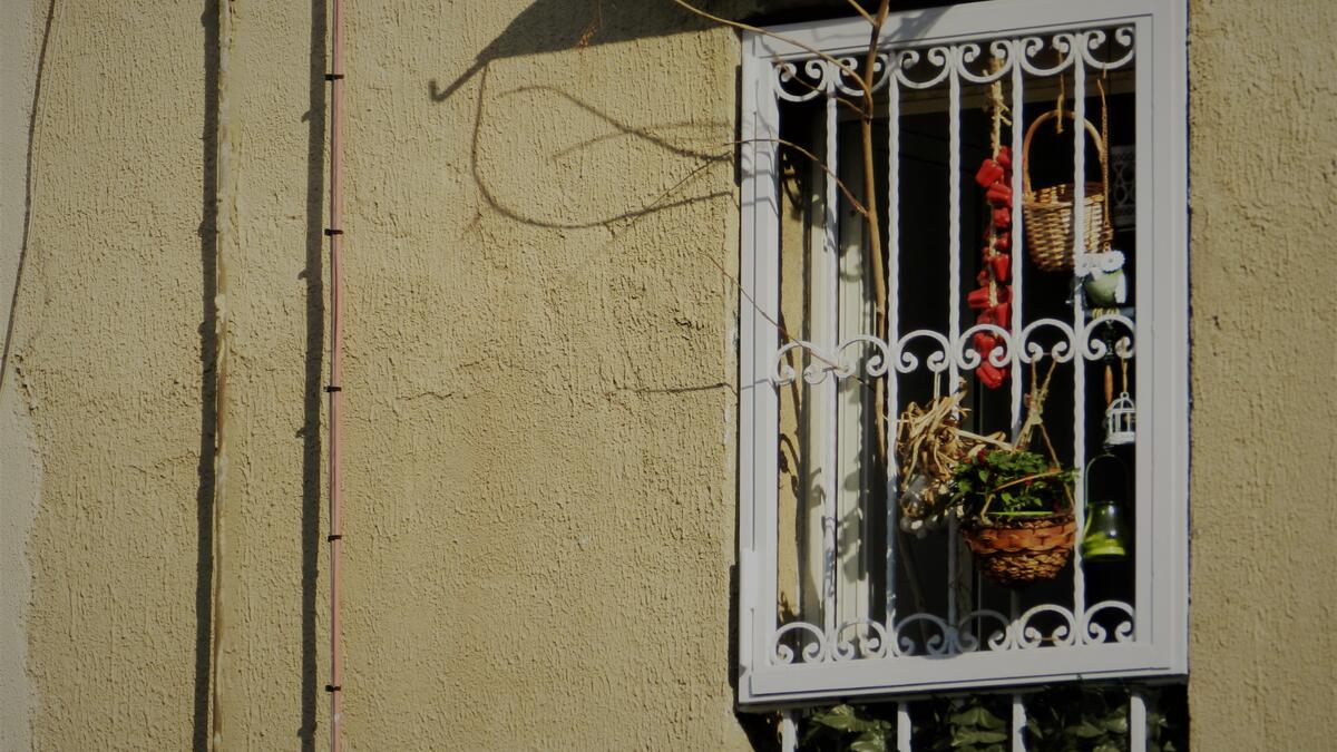 Street view of the old town in Naples city, Italy/Photo by Ewelina
