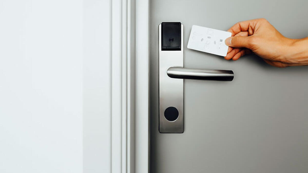 ستتمكن أيضًا من استخدام الهاتف الذكي كمفتاح لفتح باب غرفتك.