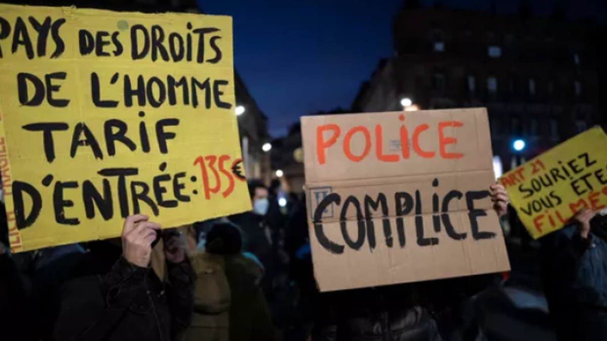 French lawmakers on Tuesday began debating a bill that could ban dissemination of images of police officers' faces, triggering protests in Paris and other French cities. (Photo credit: LIONEL BONAVENTURE / AFP)