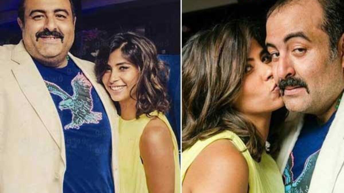 روبي: رغم إخفاء الأمر بعد رفضها الكشف عن اسم زوجها تبين لاحق أنه المخرج سامح عبد العزيز، والذي كان متزوجًا من المذيعة داليا فرج، النبأ الذي وقع على روبي كالصاعقة  بعد نشره على وسائل الإعلام لتطلب الطلاق فورًا.