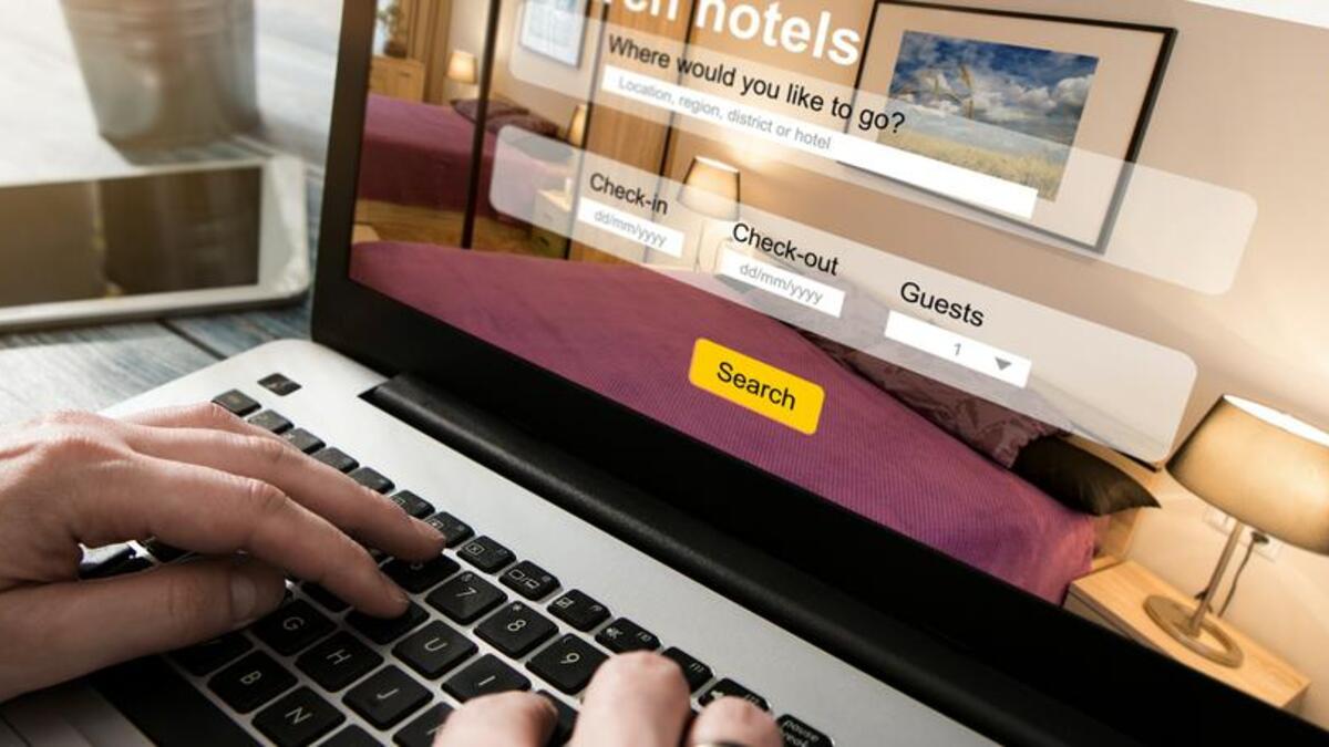 اختفاء ساعات الخصم: تشتهر بعض الفنادق بساعات الخصم الليلية، حيث يتم تشجيع النزلاء على الاستمتاع بالمشروبات المجانية في الصالة، لكن في عصر التباعد الاجتماعي، لم يعد هذا النوع من التجمعات مقبولا في الفنادق.