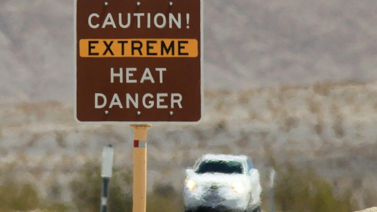 درجة حرارة قياسية: سجلت درجة حرارة قياسية بلغت 54,4 درجة مئوية في 16 أغسطس في وادي الموت (ديث فالي) في كاليفورنيا، وهي ثالث أعلى درجة تسجل على الأرض بعد الرقمين القياسيين اللذين سجلا في المنطقة في العامين 1913 و1931.