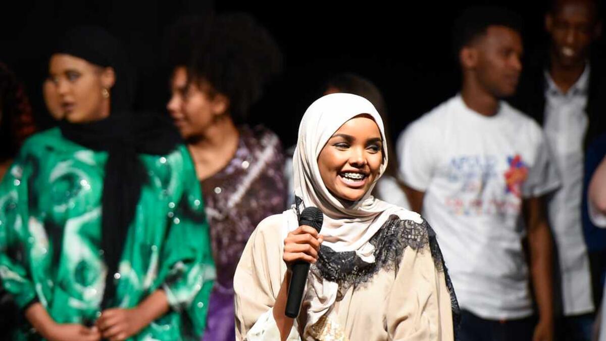 في جامعة سانت كلاود الحكومية، شاركت في مسابقة ملكة جمال مينيسوتا بالولايات المتحدة لأنها توفر فرصة منحة دراسية، وعلى الرغم من ارتدائها الحجاب، وصلت إلى الدور نصف النهائي وأصبحت هذه المنافسة نقطة تحول في حياتها.