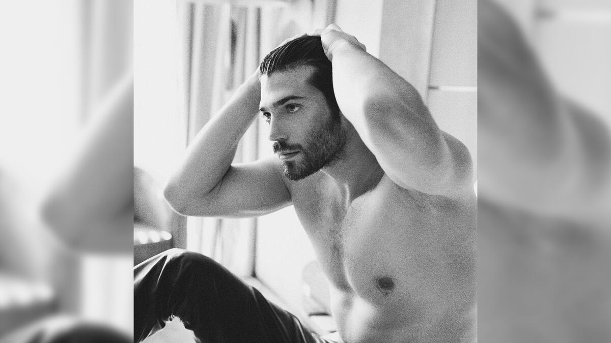 Can Yaman topless