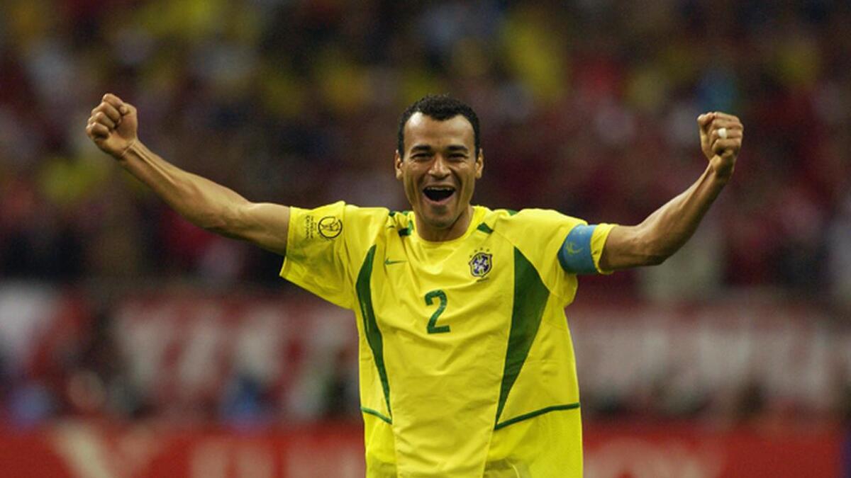 الظهير الأيمن: البرازيلي كافو