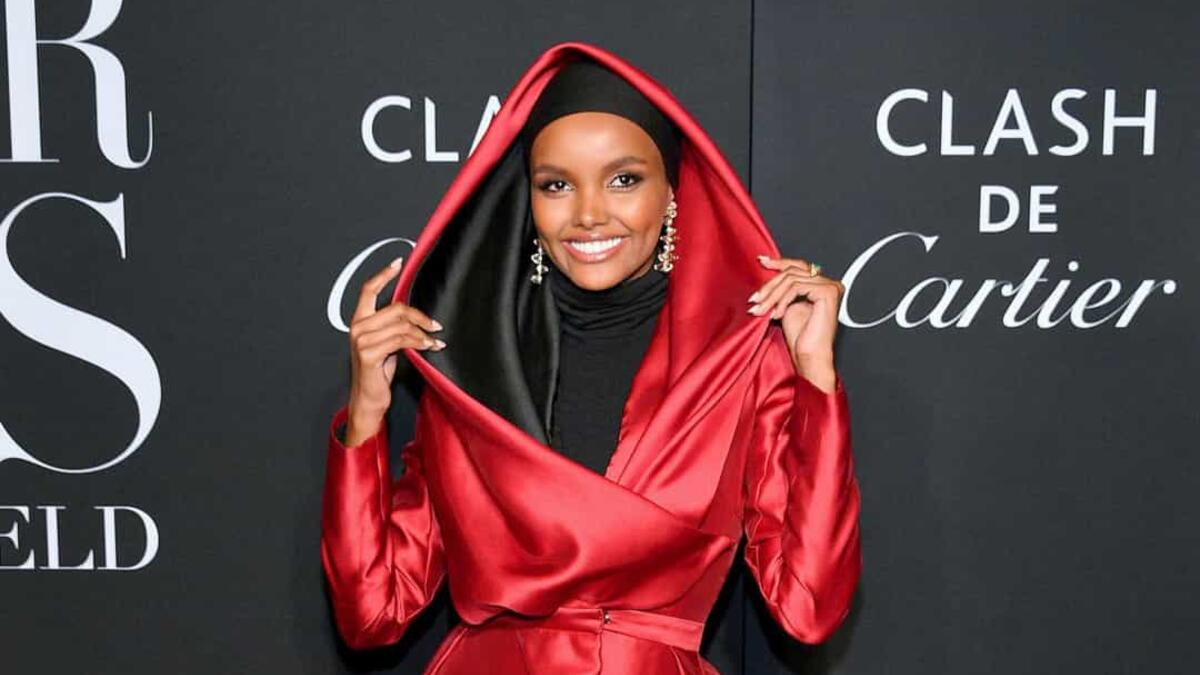 في وقت لاحق، وقعت مع وكالة إدارة النماذج الدولية IMG Models عقدًا لتصبح أول امرأة محجبة تظهر على غلاف Allure و Vogue و Sports Illustrated، وقد سارت على منصات كبرى للكثير من العلامات التجارية المرموقة.