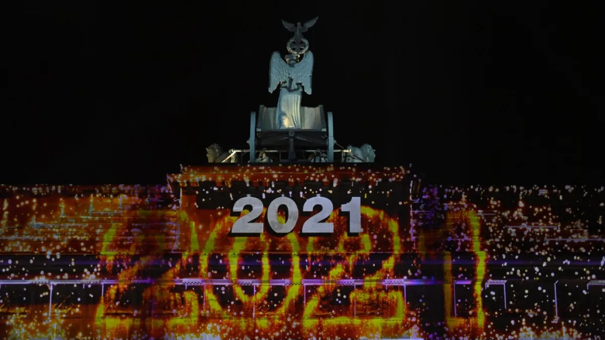 Berlin's landmark Brandenburg Gate is illuminated with the lettering '2021' at the start of a concert 'Willkommen 2021' (Welcome 2021) on New Year's Eve, December 31, 2020. This year's show at the Brandenburg Gate will take place without the traditional fireworks due to restrictions that apply during the current lockdown to curb the spread of the coronavirus (Covid-19) pandemic. John MACDOUGALL / AFP / POOL